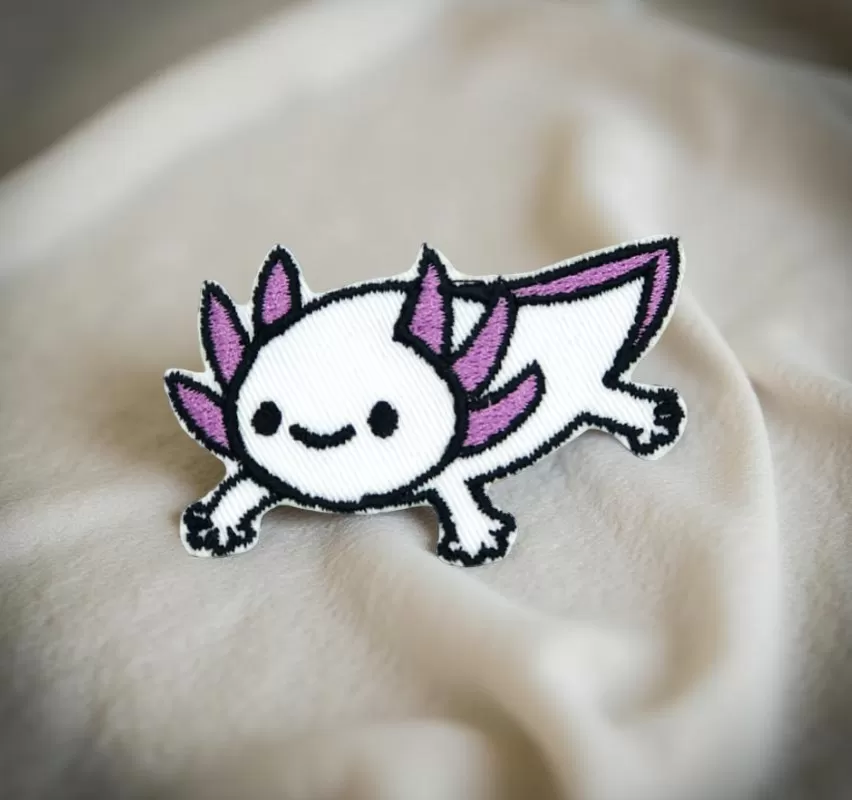 Cute Axolotl Embroidered Patch – Kawaii Pink Animal Iron-On Badge (6.6 x 4.1 cm)